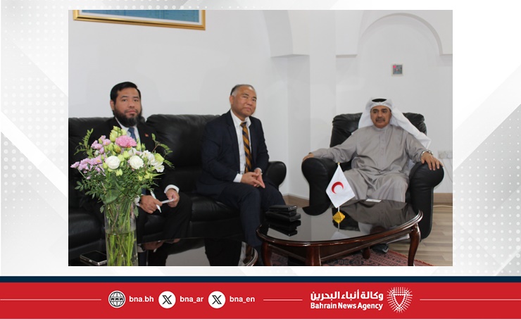 الأمين العام لجمعية الهلال الأحمر البحريني يستقبل سفير مملكة كمبوديا لبحث التعاون الإنساني 